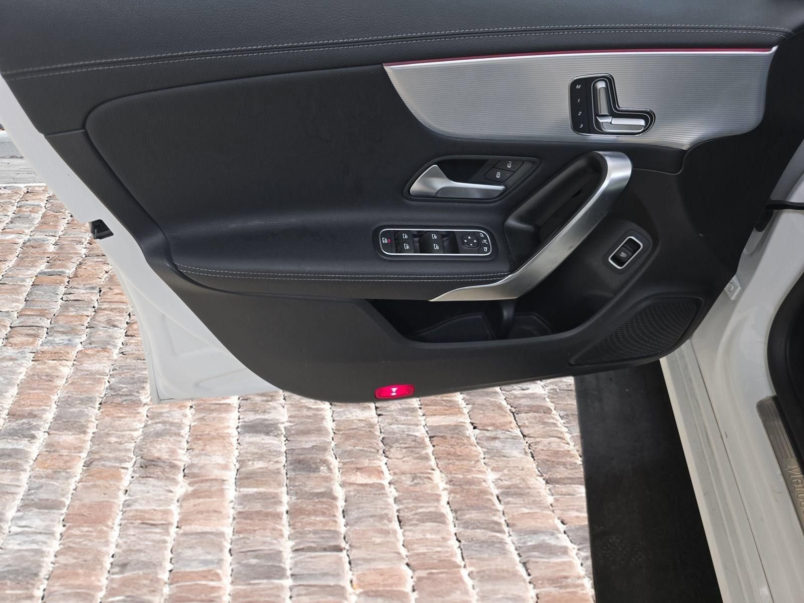 Used 2023 Mercedes-Benz CLA 250 w/ Premium Package image 11