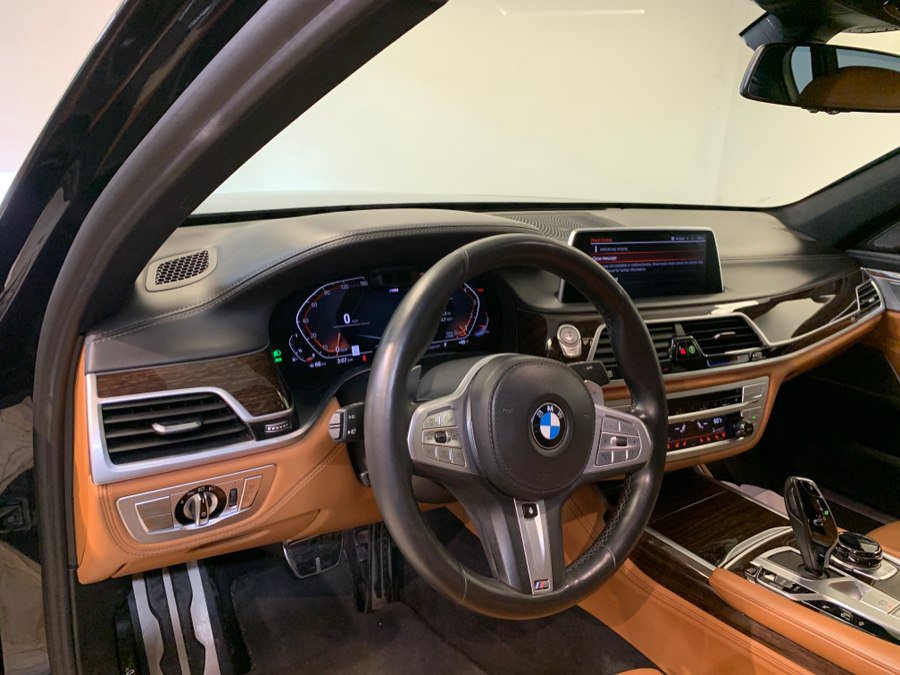 Used 2021 BMW 750i xDrive w/ Executive Package AWD/4WD image 17