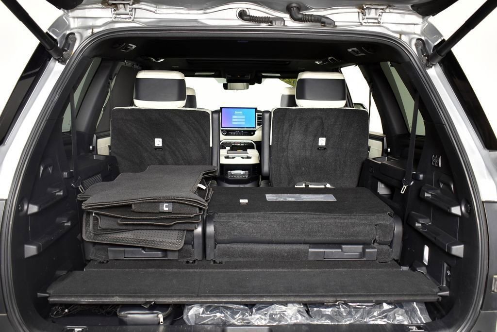 Used 2024 Toyota Sequoia Capstone AWD/4WD image 30