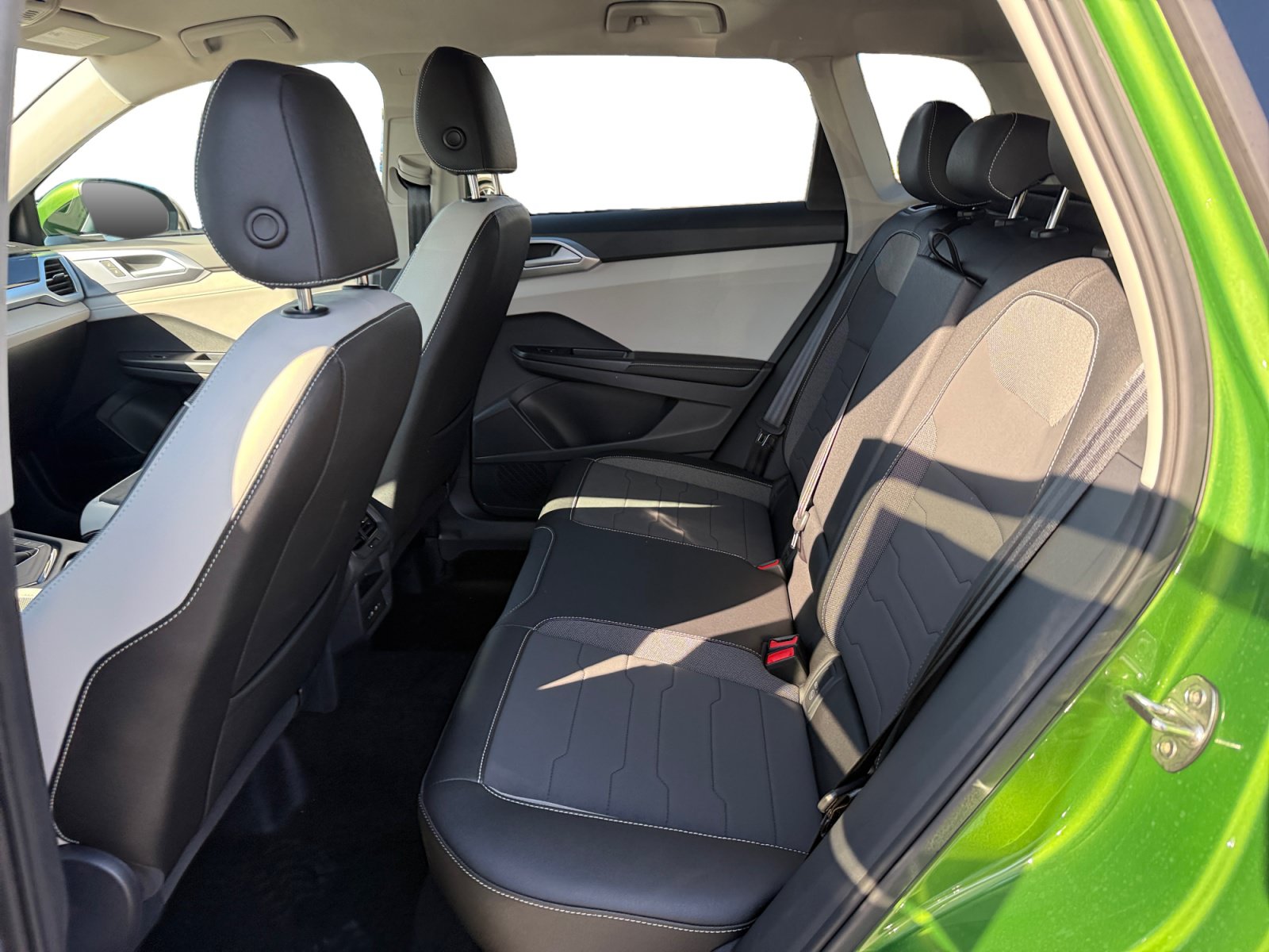 New 2027 Volkswagen Taos SE FWD image 16