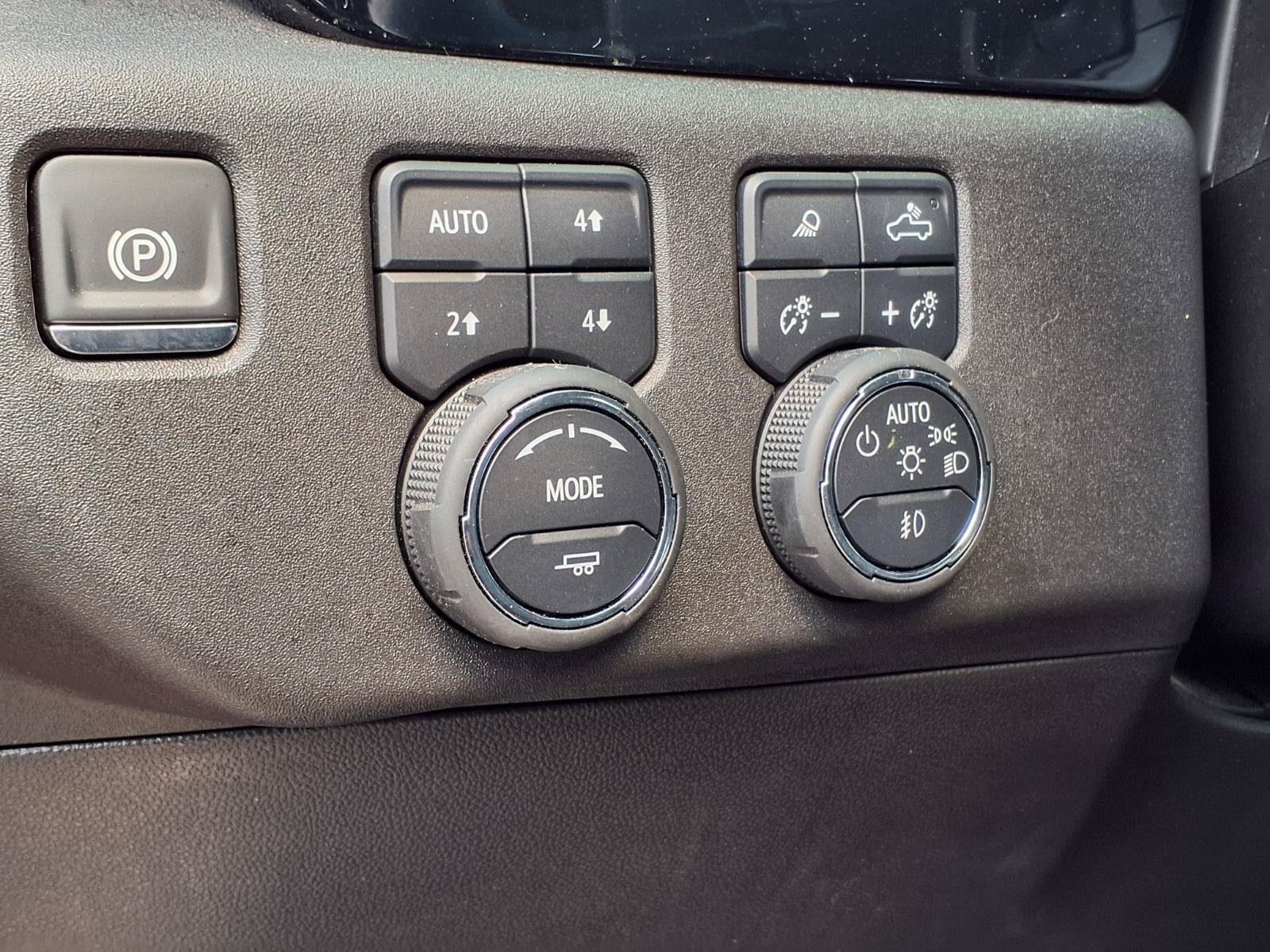 Certified 2025 Chevrolet Silverado 1500 LTZ AWD/4WD image 21