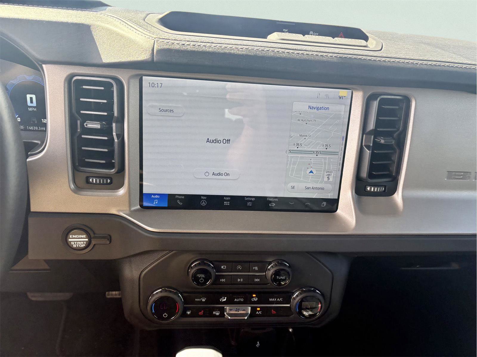 Used 2025 Ford Bronco Outer Banks AWD/4WD image 11