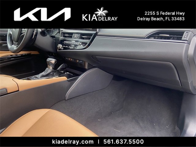 Used 2023 Lexus ES 300h w/ Premium Package image 10