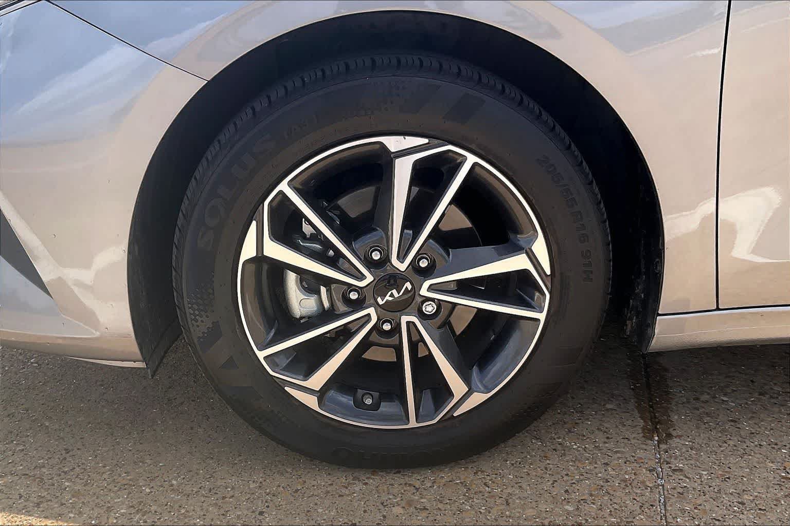 Certified 2022 Kia Forte LXS FWD image 7