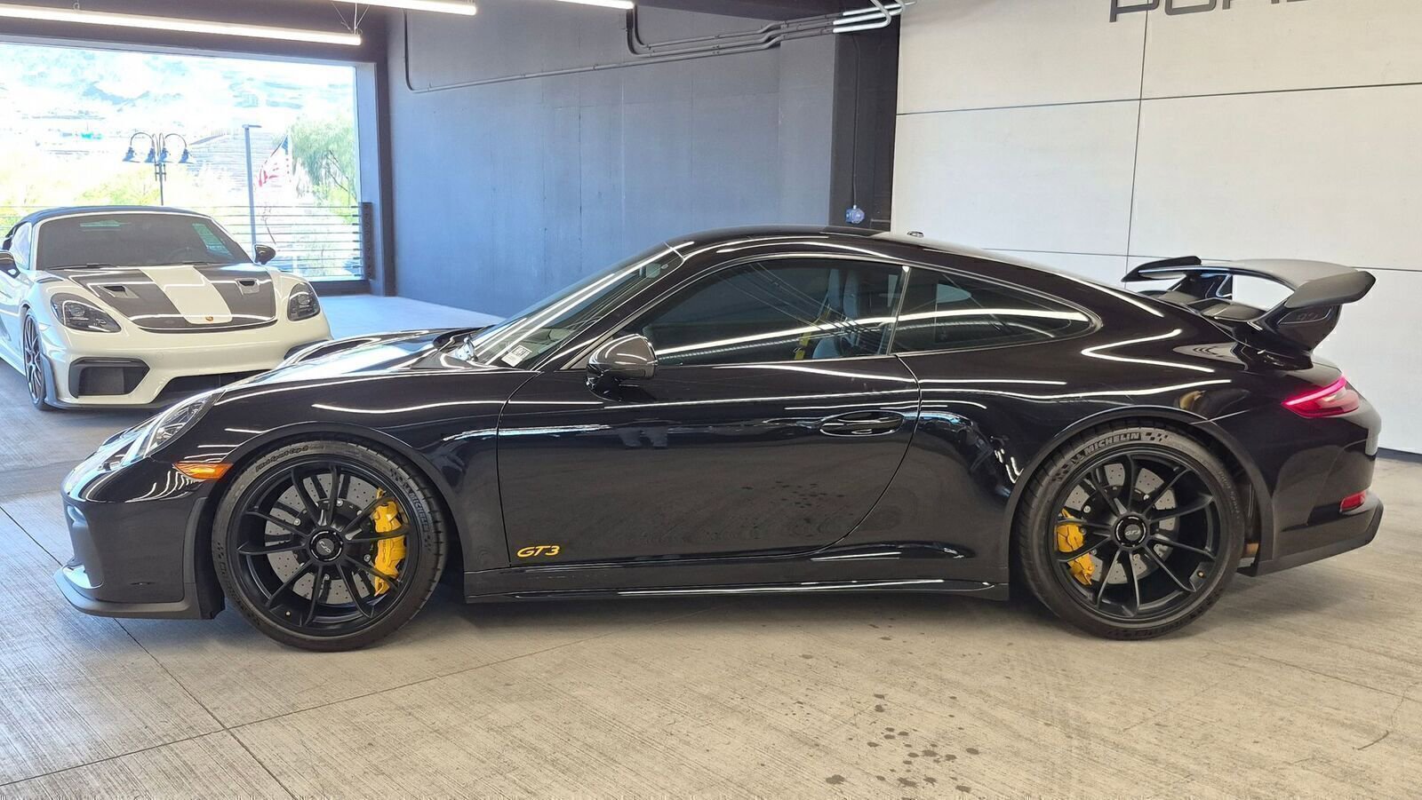Certified 2019 Porsche 911 GT3 image 2