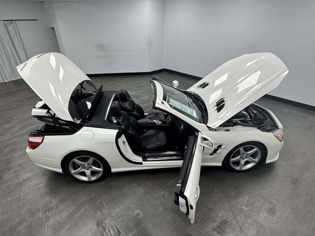 Used 2016 Mercedes-Benz SL 550 w/ Driver Assistance Package image 22