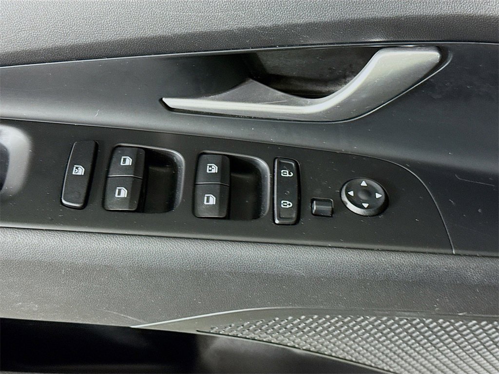 Certified 2022 Hyundai Elantra Limited w/ Cargo Package image 24