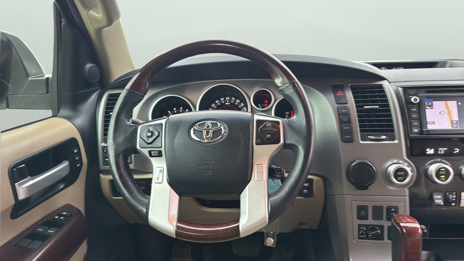 Used 2014 Toyota Sequoia Platinum RWD image 12