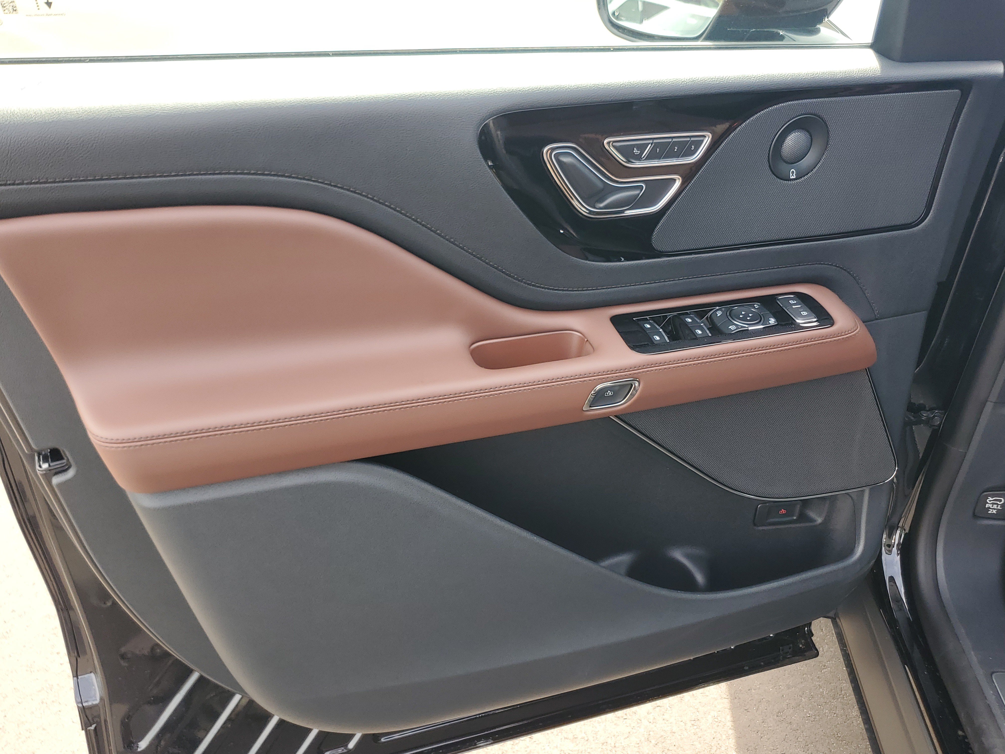 New 2027 Lincoln Aviator Reserve w/ Jet Appearance Package AWD/4WD image 8