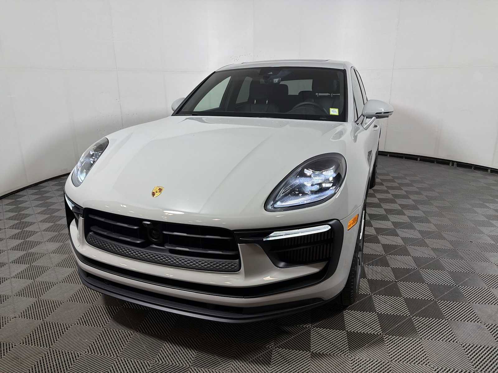 Used 2026 Porsche Macan S AWD/4WD image 3