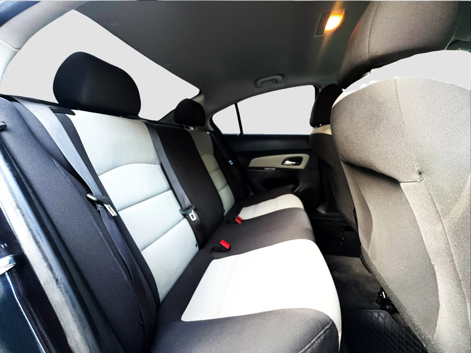 Used 2015 Chevrolet Cruze LS FWD image 27