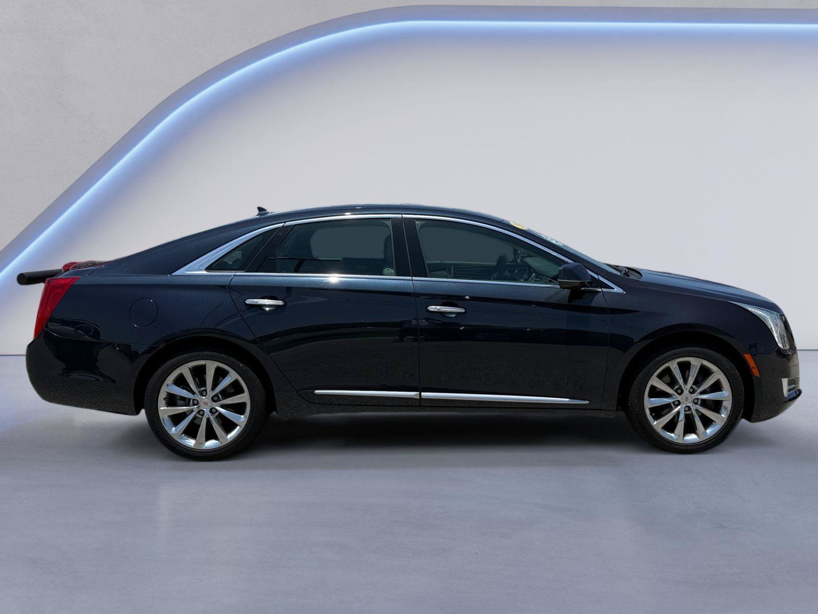 Used 2014 Cadillac XTS Luxury w/ Driver Awareness Package FWD image 2