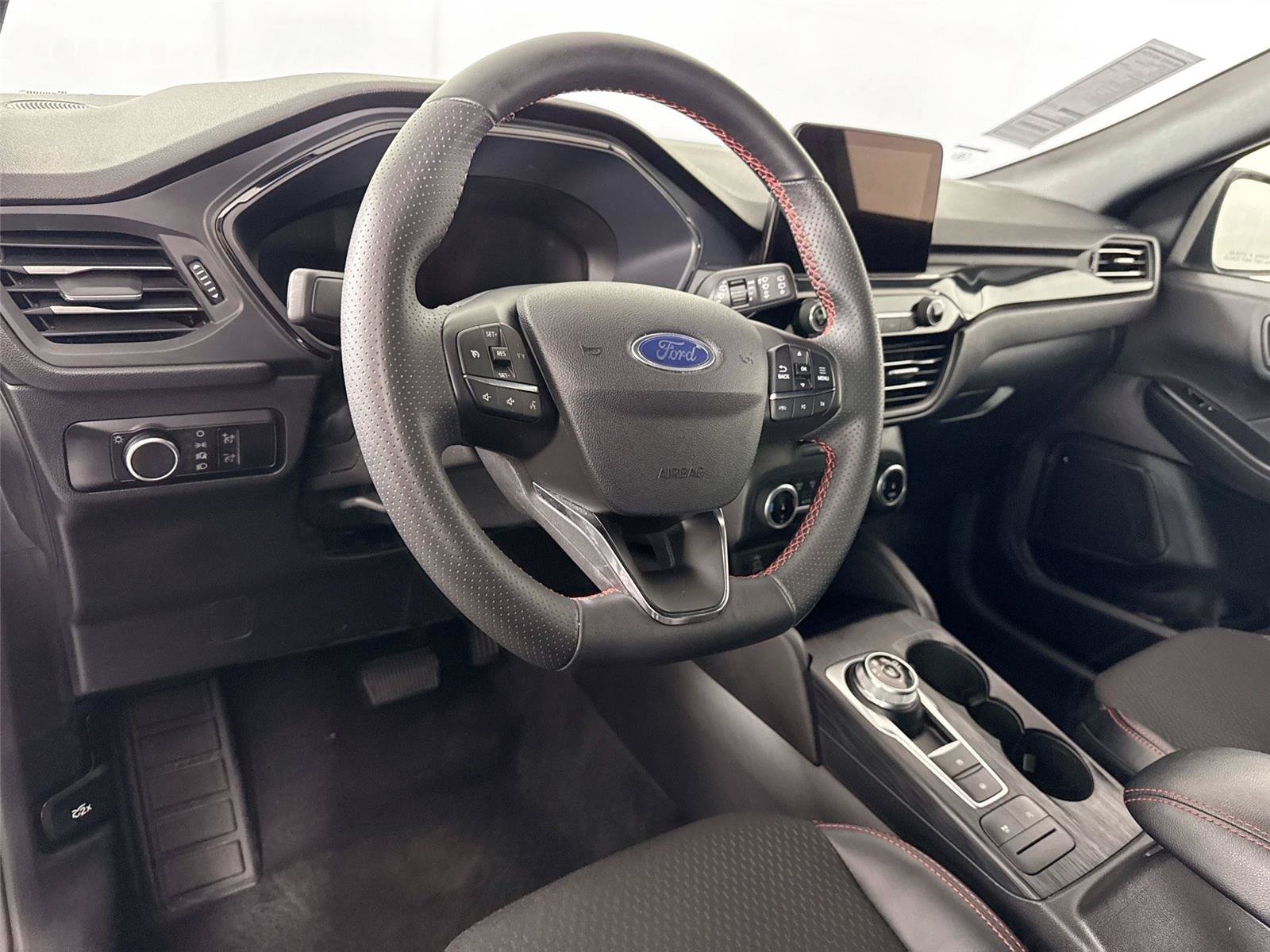 Used 2025 Ford Escape ST-Line FWD image 4