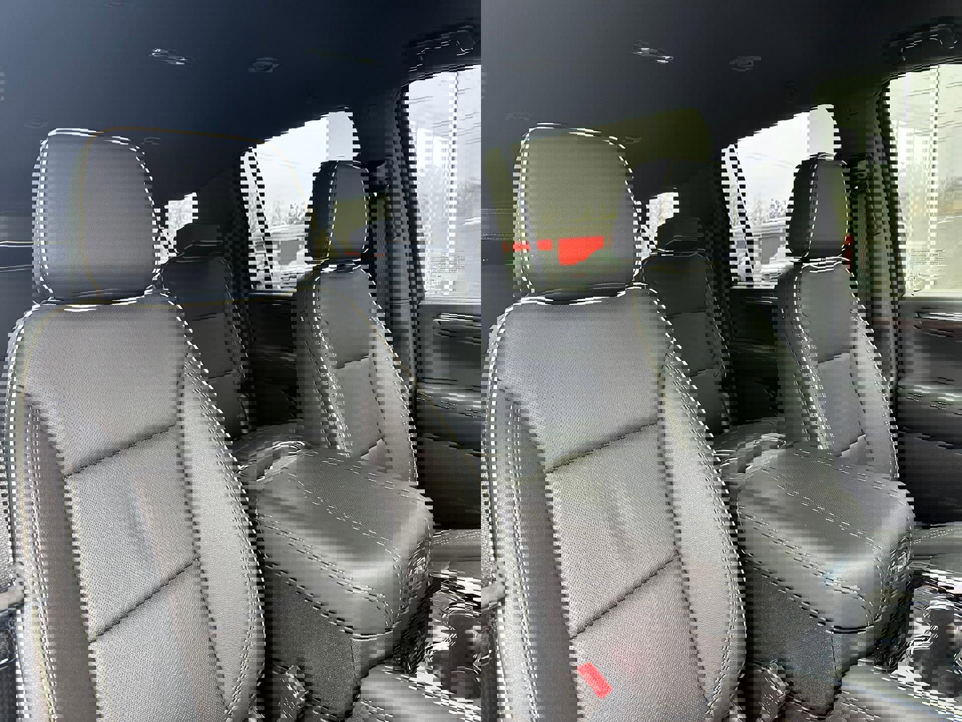 Certified 2025 Chevrolet Suburban Premier image 32