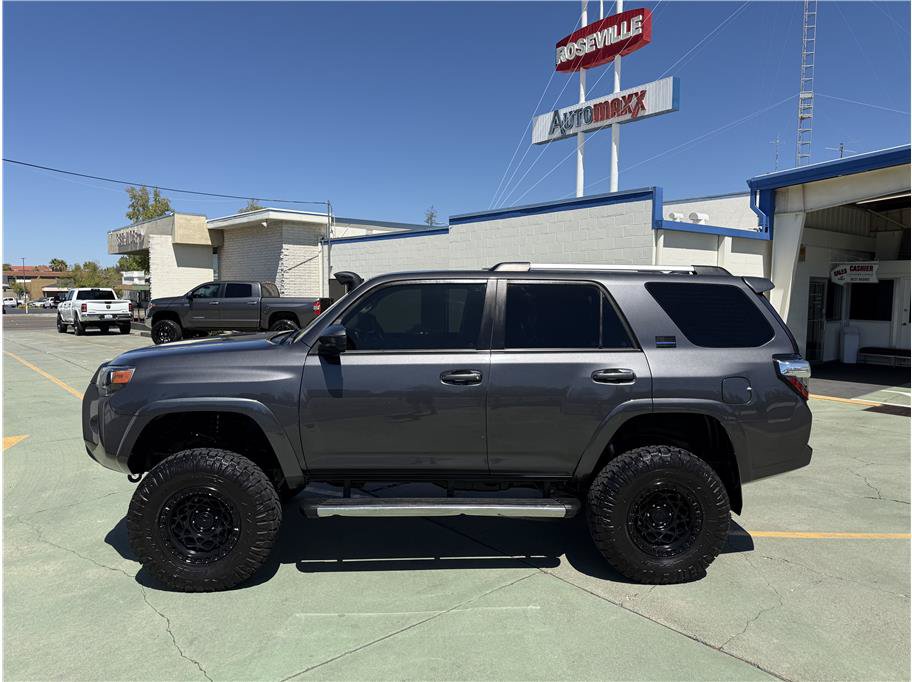 Used 2021 Toyota 4Runner SR5 AWD/4WD image 9