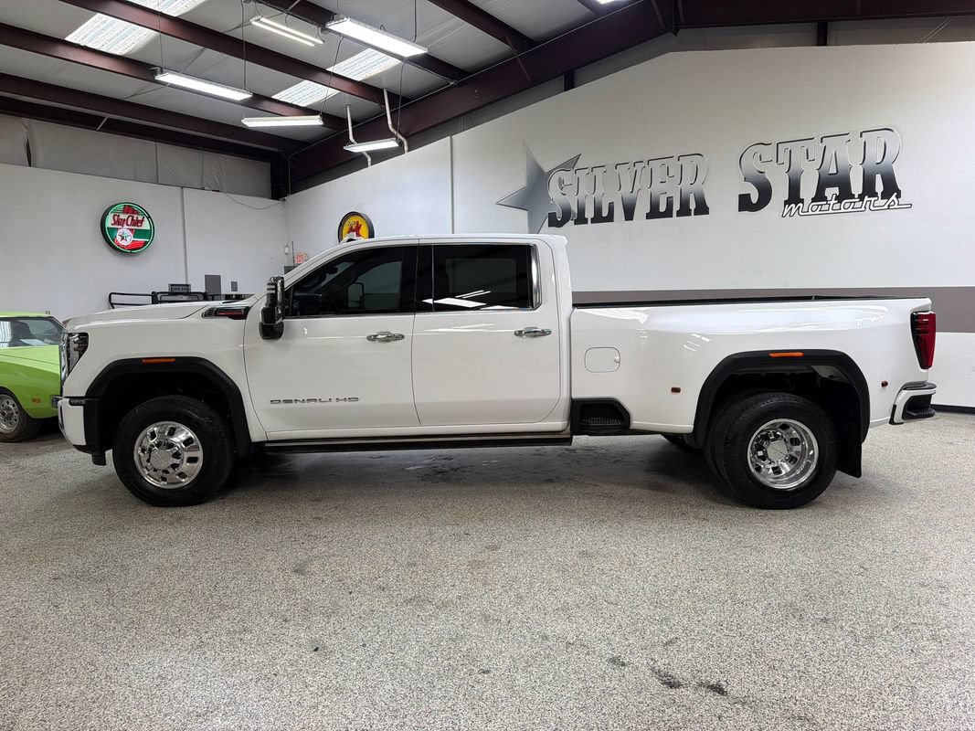 Used 2024 GMC Sierra 3500 Denali w/ Denali Reserve Package AWD/4WD image 3