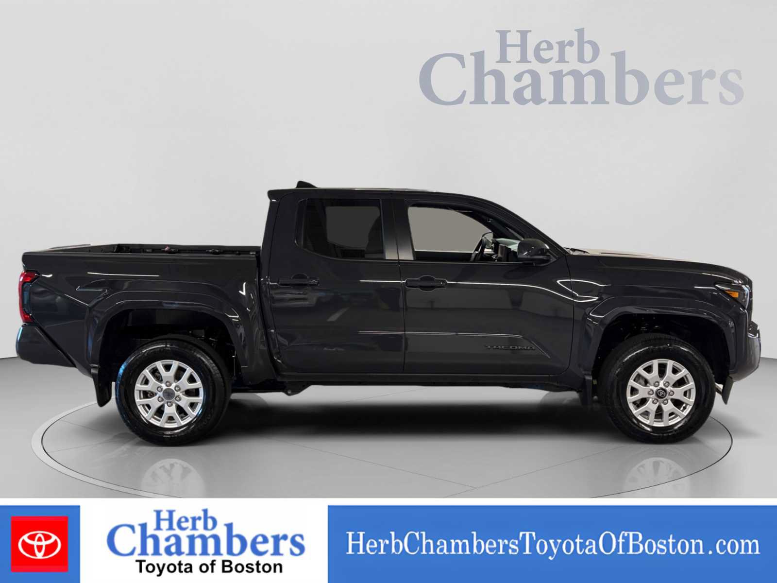 Used 2025 Toyota Tacoma SR5 AWD/4WD image 10