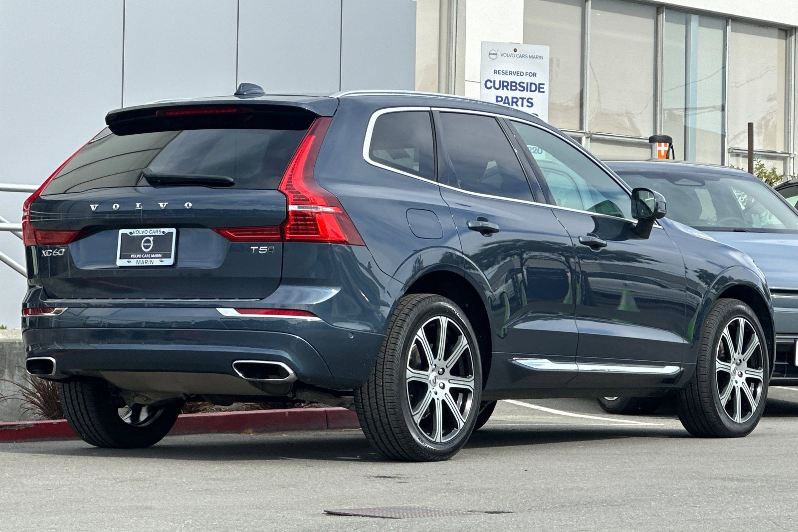 Used 2021 Volvo XC60 T5 Inscription w/ Advanced Package image 2