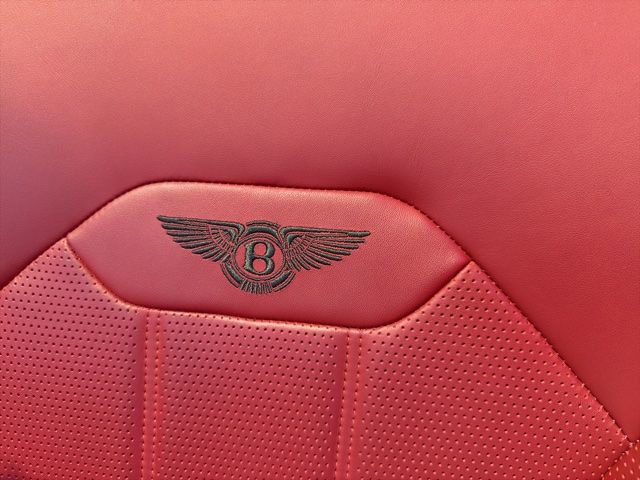 Used 2022 Bentley Bentayga image 18