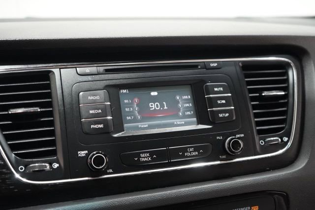 Used 2017 Kia Sedona LX image 25