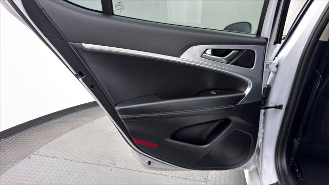 Used 2019 Genesis G70 3.3T Advanced RWD image 13