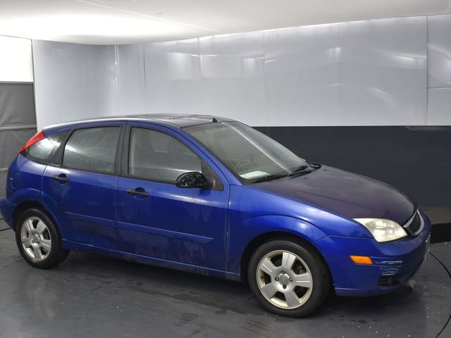 Used 2005 Ford Focus ZX5 Hatchback FWD image 3