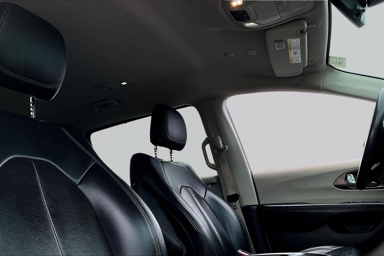 Used 2018 Chrysler Pacifica Touring-L image 29