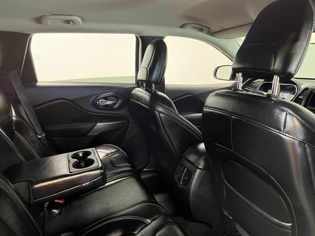Used 2019 Jeep Cherokee Latitude Plus FWD image 14