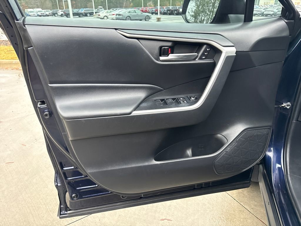 Used 2021 Toyota RAV4 XLE Premium image 14