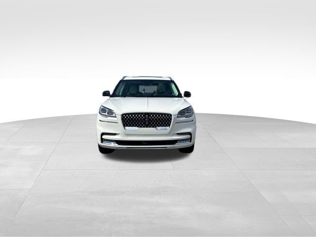 Certified 2024 Lincoln Aviator Black Label w/ Class IV Trailer Tow Package AWD/4WD image 7
