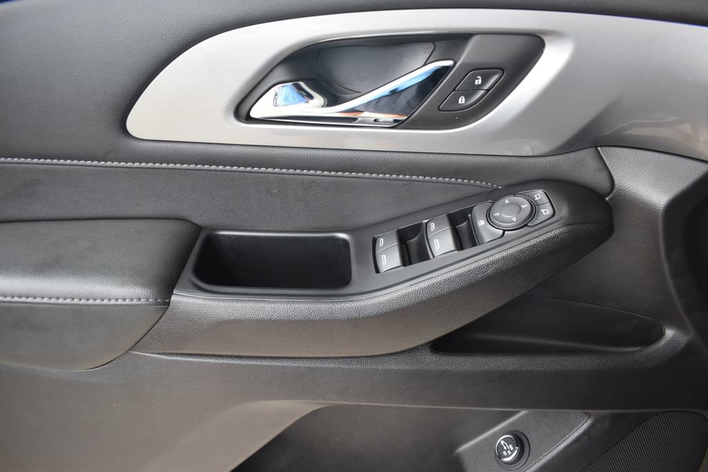 Used 2023 Chevrolet Traverse LT FWD image 20