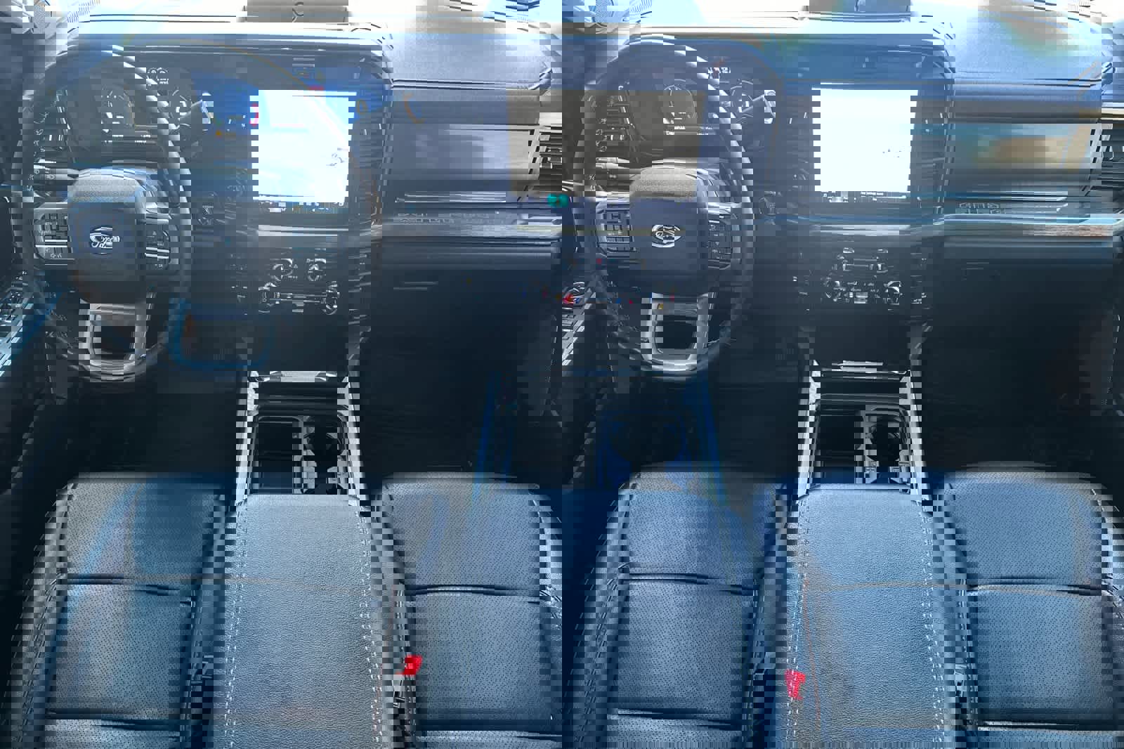 Certified 2025 Ford F250 Lariat w/ Lariat Ultimate Package image 3