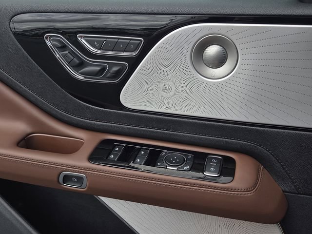 New 2026 Lincoln Aviator Reserve w/ Luxury Package RWD image 16