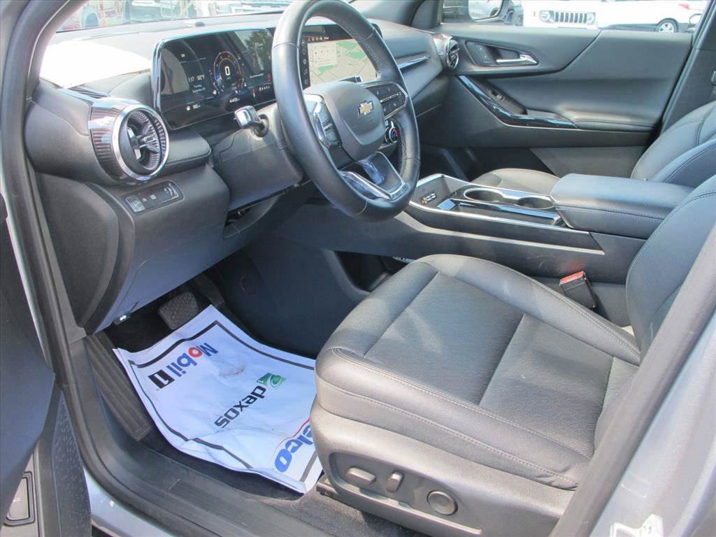 Used 2025 Chevrolet Equinox LT w/ Convenience Package II FWD image 9