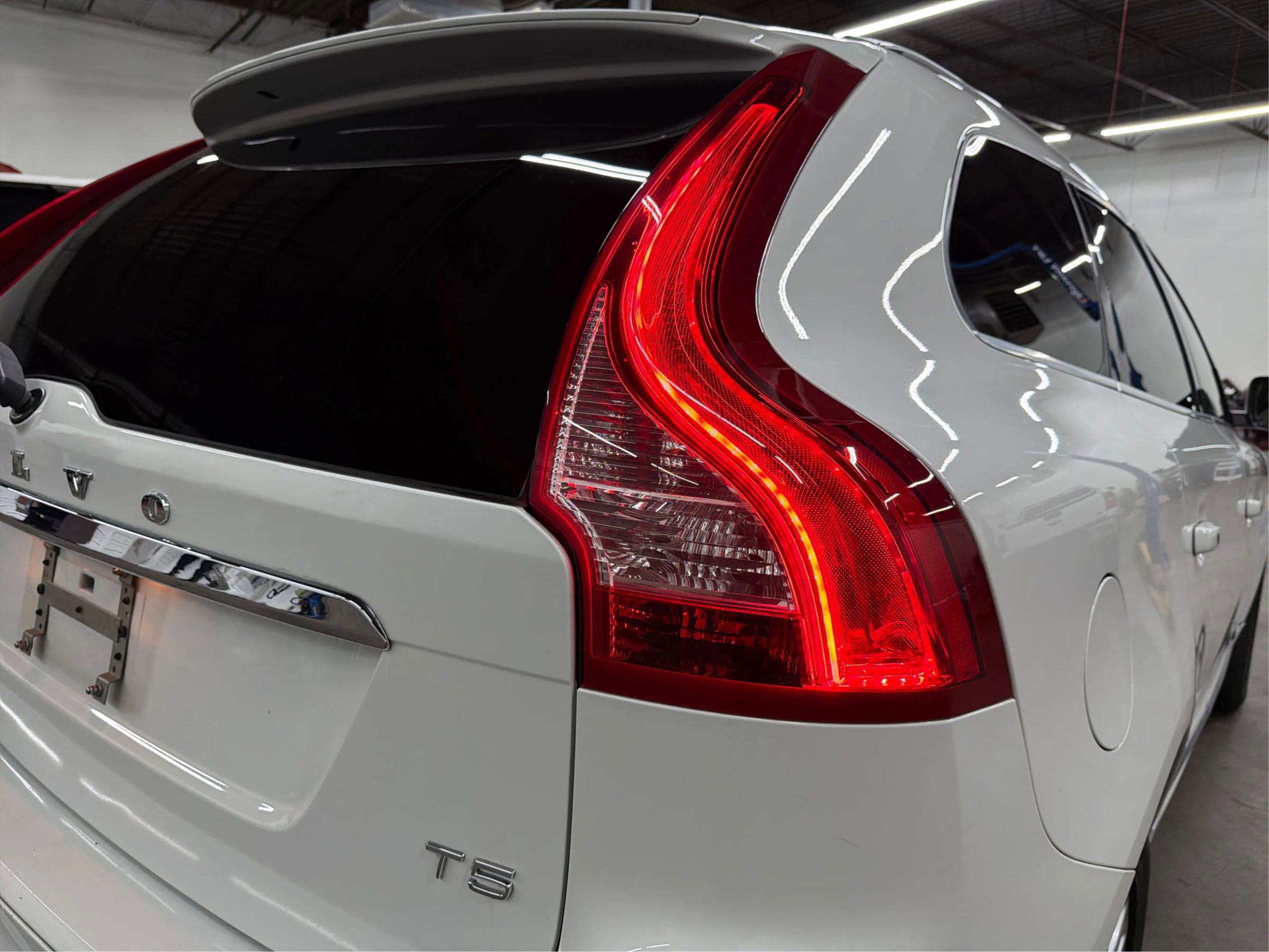 Used 2015 Volvo XC60 T5 Platinum FWD image 29