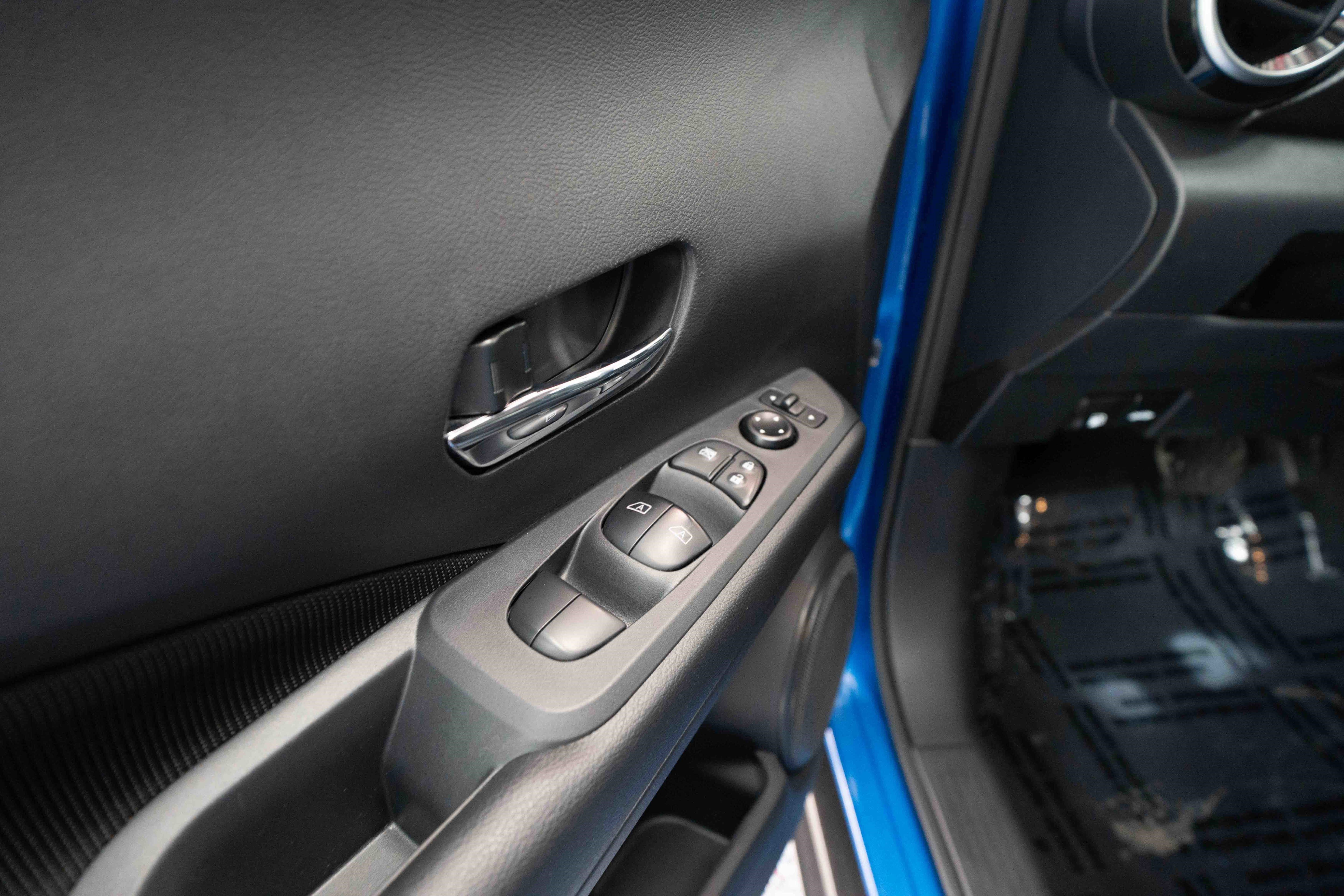 Used 2024 Nissan Kicks SV image 7