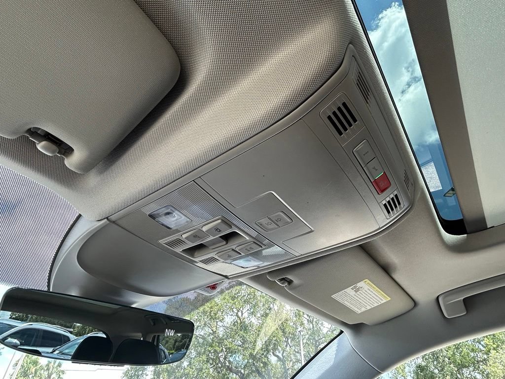 Certified 2023 Volkswagen Taos SE w/ Panoramic Sunroof Package FWD image 29