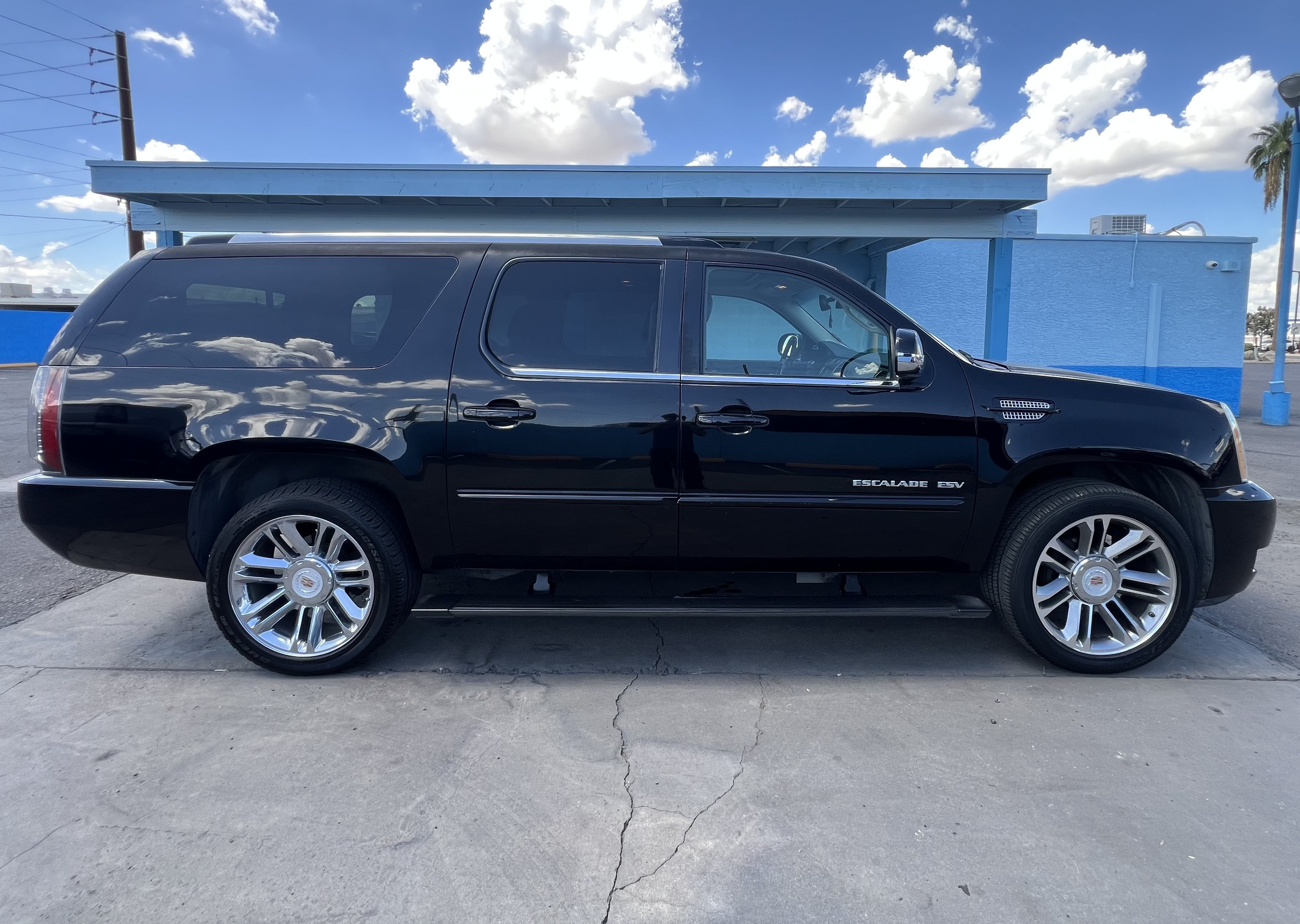 Used 2013 Cadillac Escalade ESV Premium AWD/4WD image 2