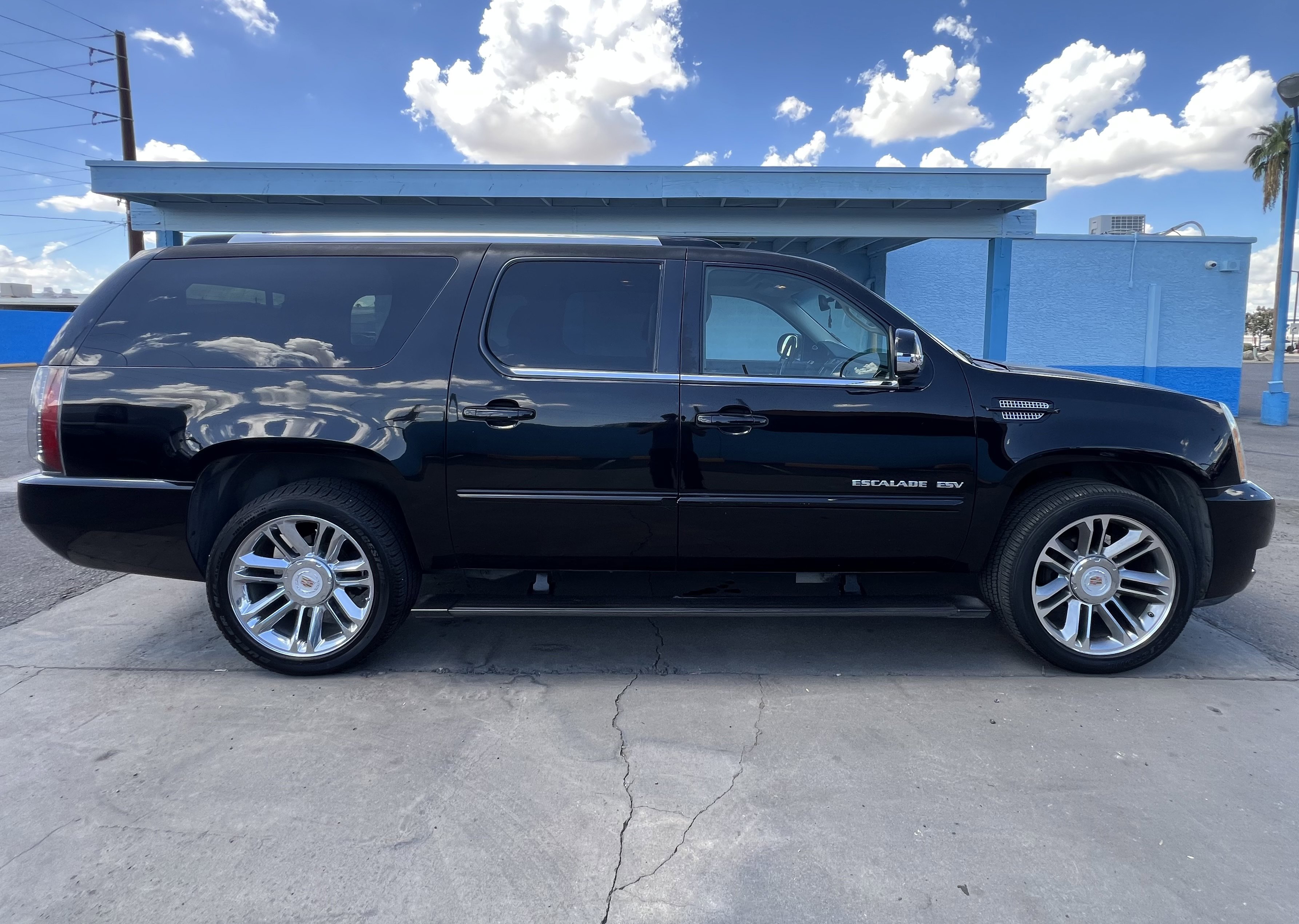 Used 2013 Cadillac Escalade ESV Premium AWD/4WD image 2