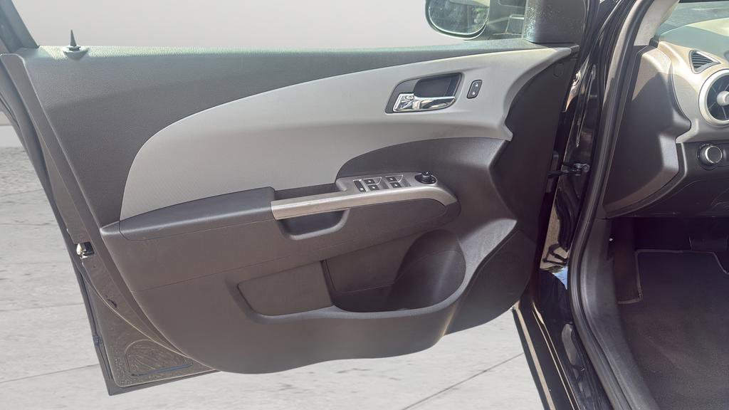 Used 2019 Chevrolet Sonic Premier FWD image 11