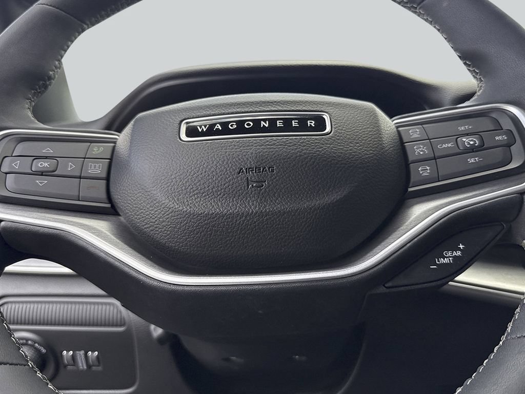Used 2025 Jeep Wagoneer 4WD image 11
