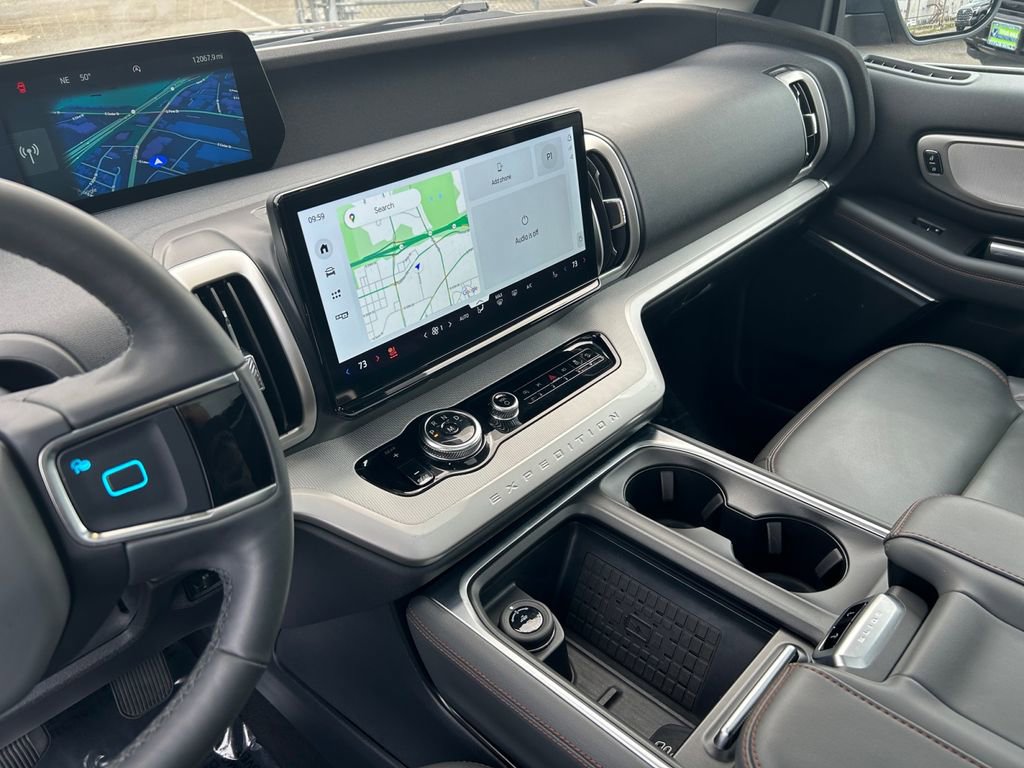 Used 2025 Ford Expedition Active image 20