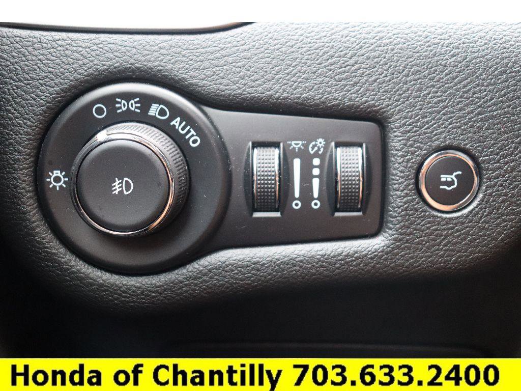 Used 2022 Jeep Cherokee Limited image 19