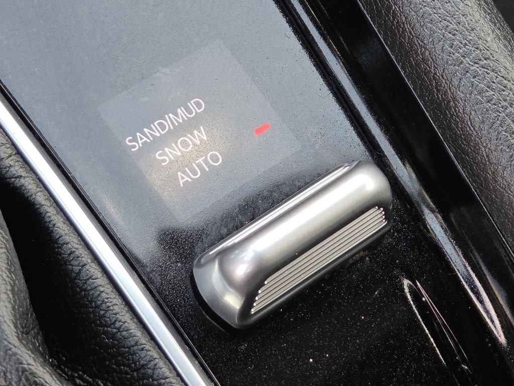 Used 2025 Jeep Compass Limited AWD/4WD image 4