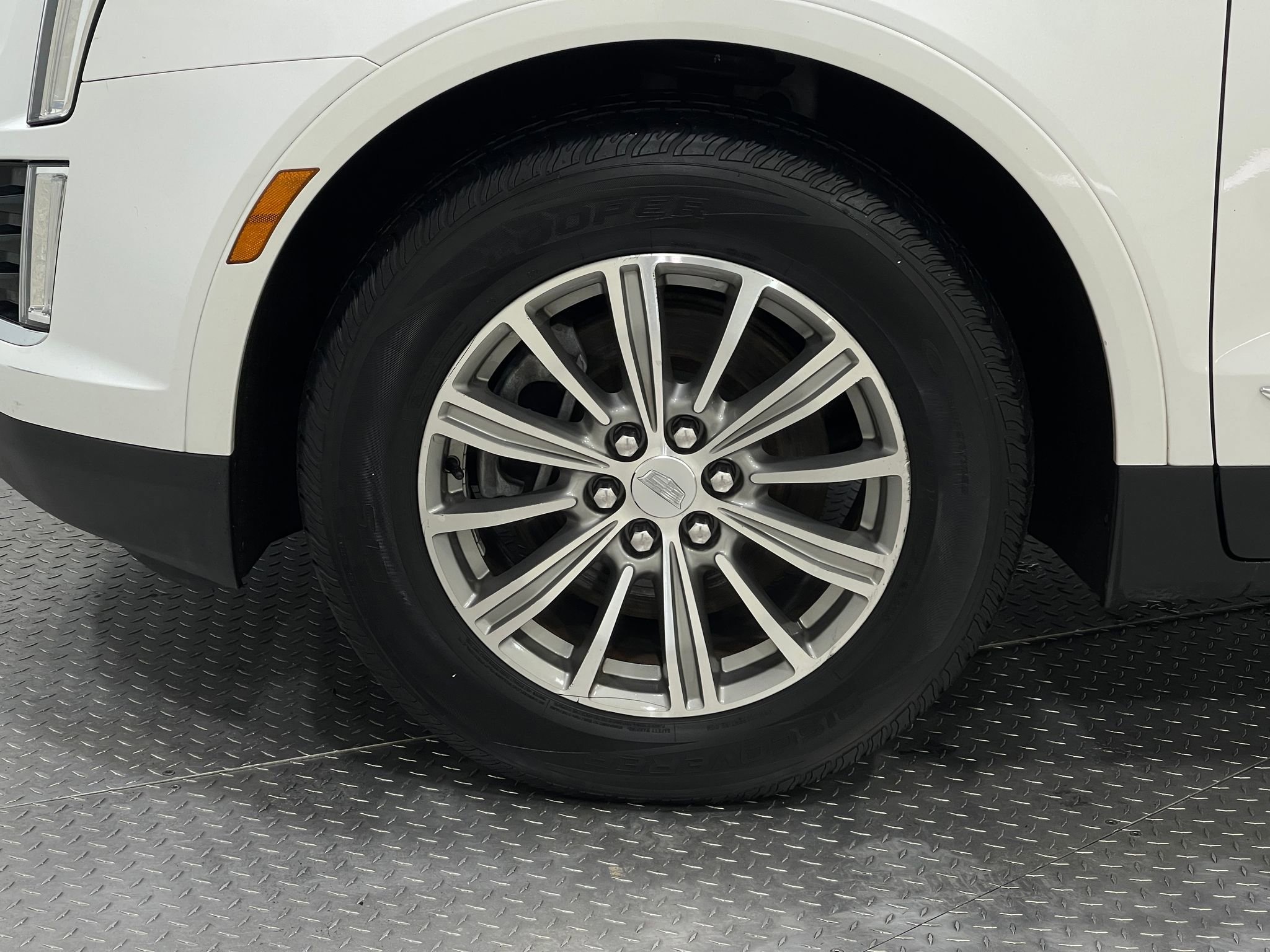 Used 2017 Cadillac XT5 Luxury w/ Driver Awareness Package image 35