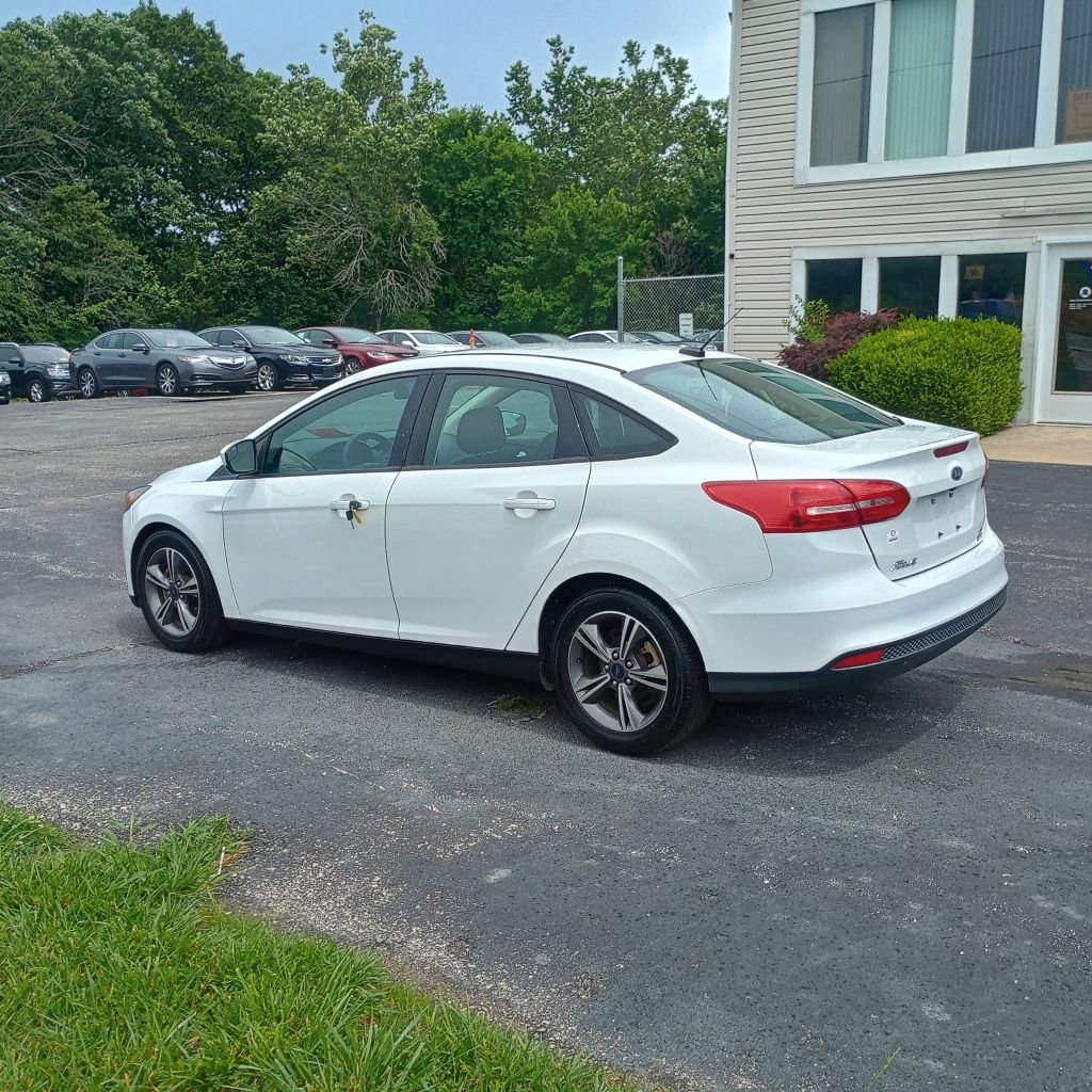 Used 2018 Ford Focus SE w/ SE Appearance Package FWD image 3