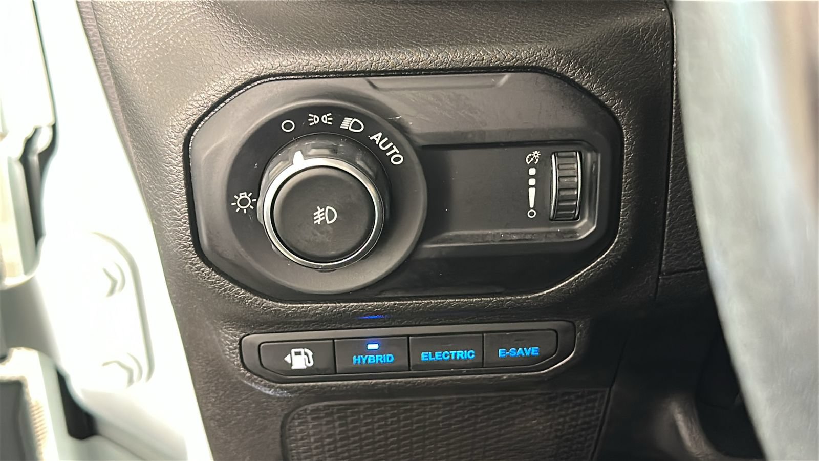 Used 2023 Jeep Wrangler Unlimited w/ Cold Weather Group AWD/4WD image 23