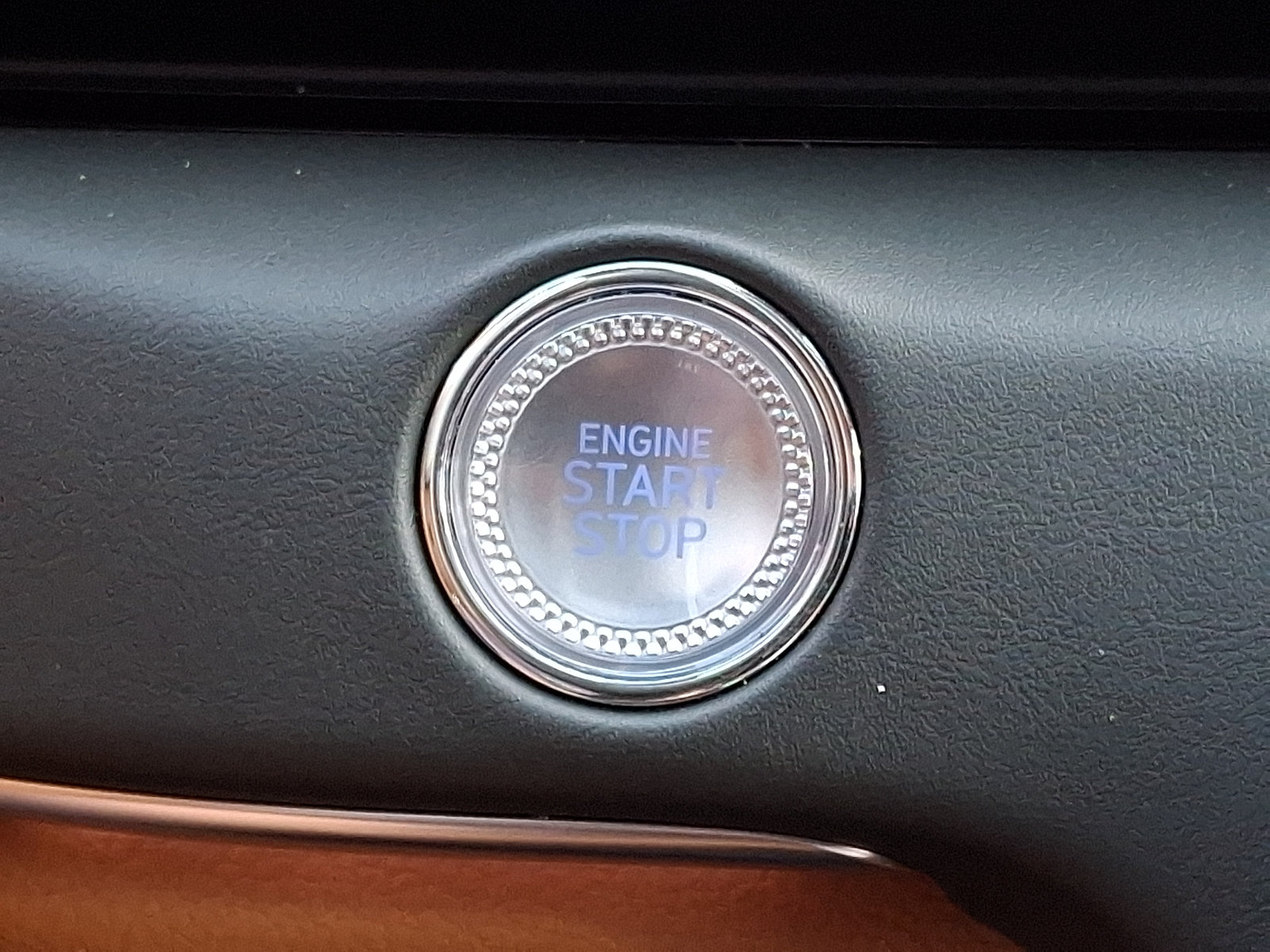 Certified 2025 Genesis GV80 3.5T Prestige AWD/4WD image 27