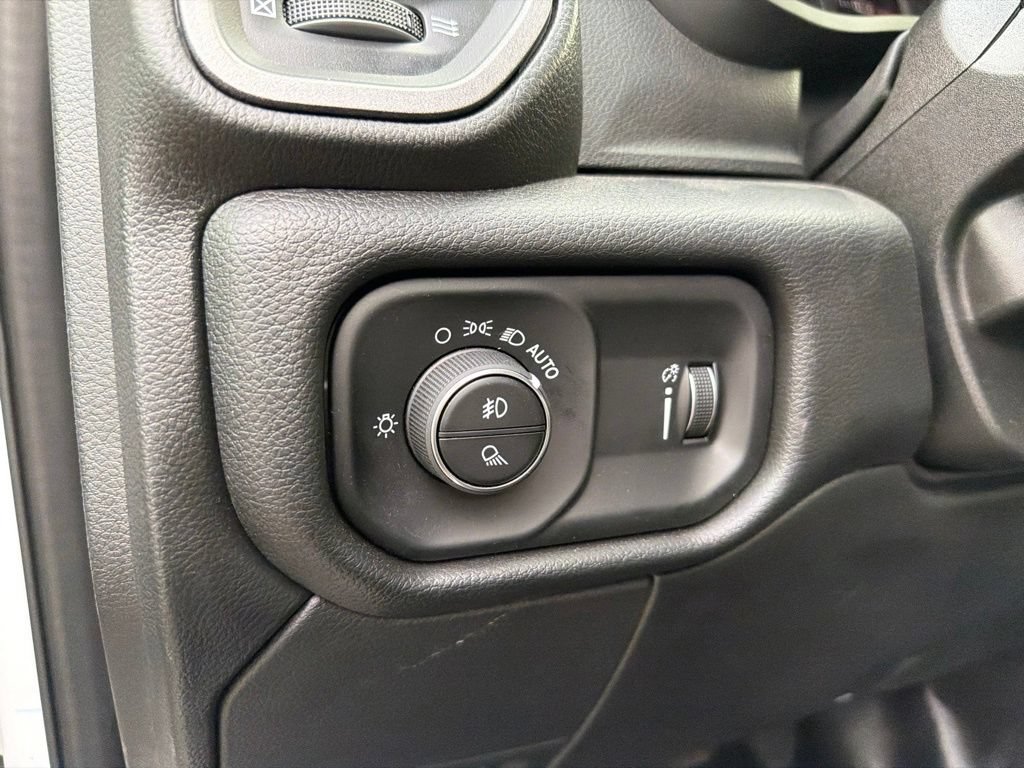 Used 2025 RAM 3500 Tradesman w/ Chrome Appearance Group AWD/4WD image 14