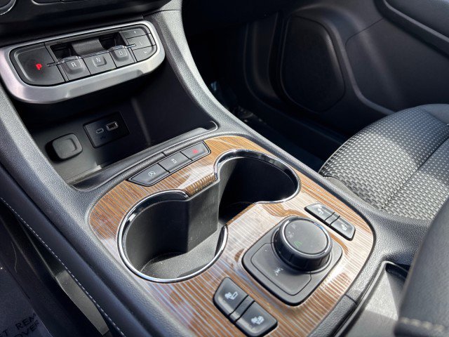 Used 2023 GMC Acadia SLE w/ Driver Convenience Package image 22